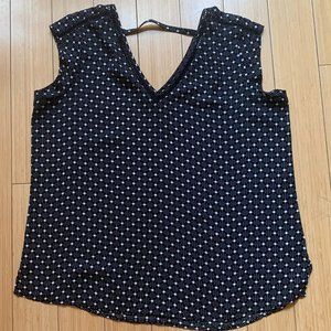 Cute double-V dot top